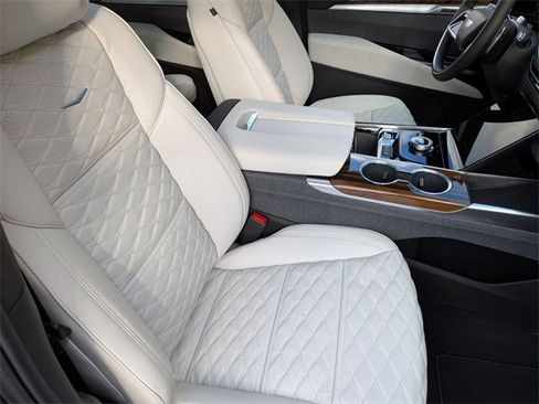 New 2026 Cadillac Escalade ESV Platinum Sport w/ LPO, ONYX Package image 27