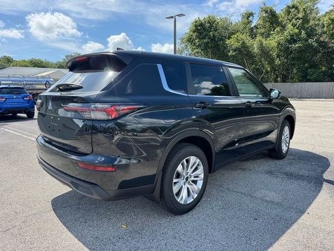 New 2025 Mitsubishi Outlander ES image 8
