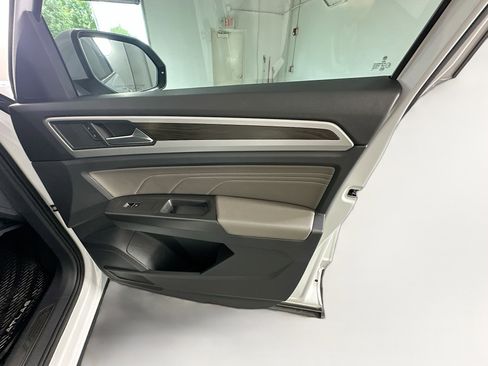 Used 2023 Volkswagen Atlas SE w/ Black Wheel Package FWD image 33
