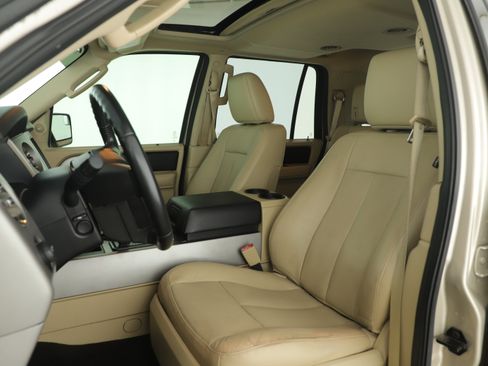 Used 2017 Ford Expedition XLT w/ Equipment Group 202A image 10