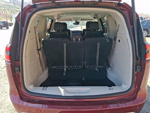 Used 2022 Chrysler Pacifica Touring-L w/ Uconnect Theater Family Group AWD/4WD image 29