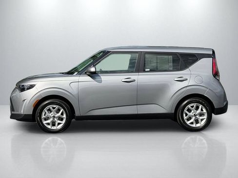 Used 2025 Kia Soul LX w/ LX Technology Package FWD image 4
