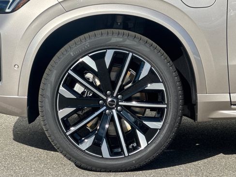 New 2026 Volvo XC90 T8 Plus w/ Protection Package Premier AWD/4WD image 32