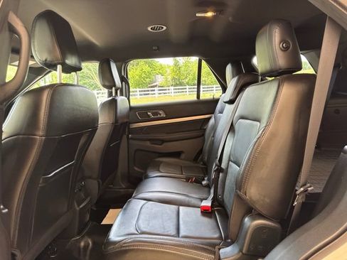 Used 2018 Ford Explorer XLT w/ Equipment Group 202A AWD/4WD image 30