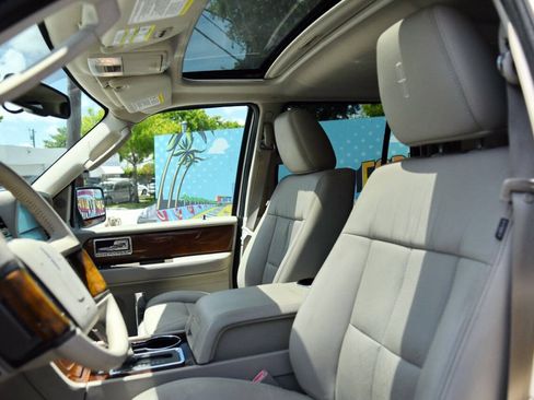 Used 2014 Lincoln Navigator L 2WD image 18