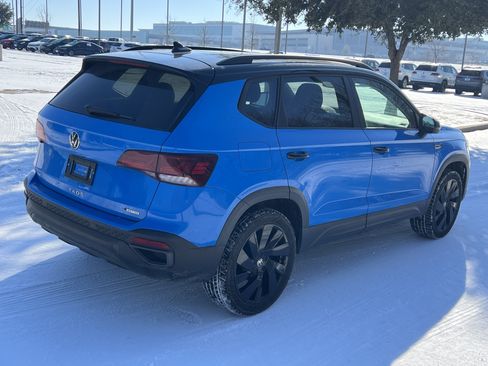 Certified 2024 Volkswagen Taos SE image 10