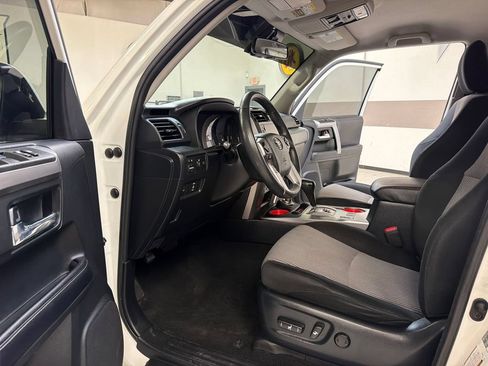 Used 2020 Toyota 4Runner SR5 AWD/4WD image 26