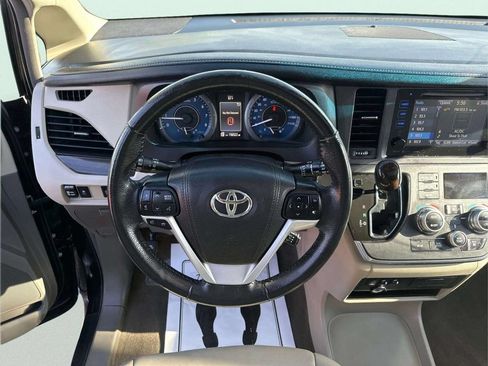 Used 2017 Toyota Sienna XLE w/ Protection Package AWD/4WD image 15