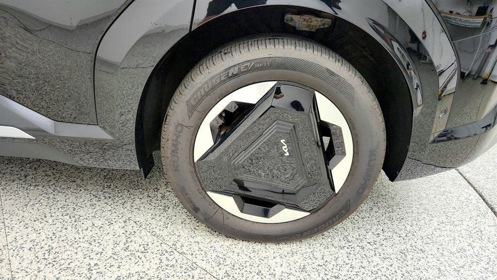 Used 2024 Kia EV9 Land AWD/4WD image 9