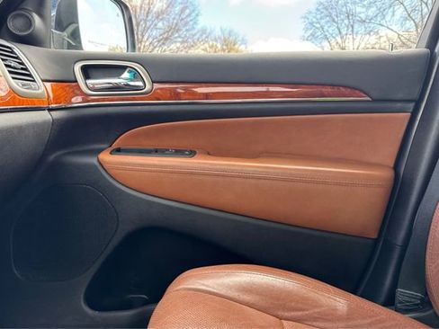 Used 2013 Jeep Grand Cherokee Overland w/ Advance Technology Group image 20