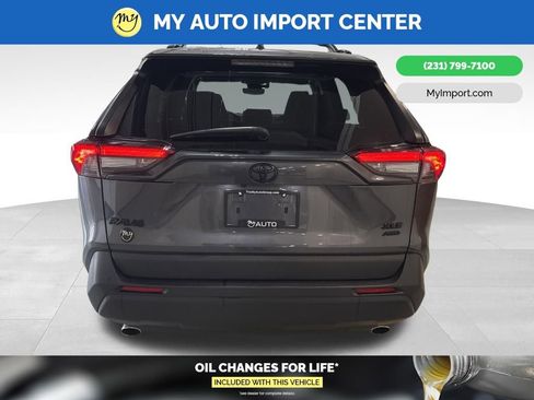 Used 2022 Toyota RAV4 XLE w/ Convenience Package image 6