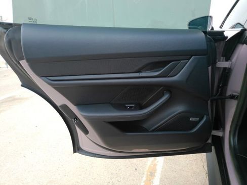 Used 2022 Porsche Taycan RWD image 19