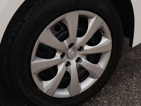 Used 2022 Toyota Corolla LE FWD image 35