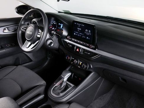 Used 2022 Kia Forte LXS w/ LXS Technology Package FWD image 14