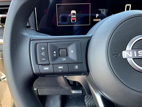 Used 2025 Nissan Kicks SV AWD/4WD image 28