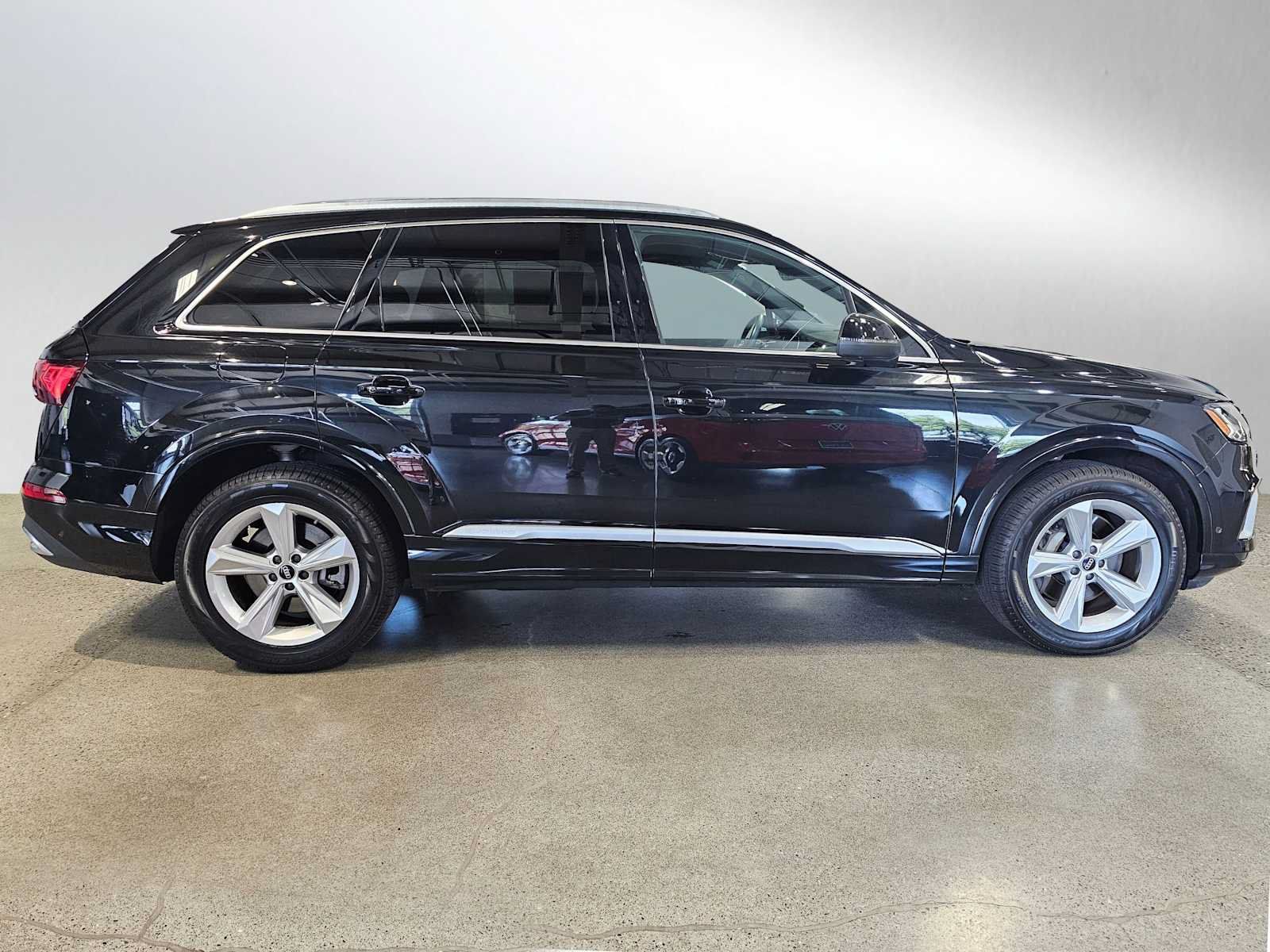Used 2023 Audi Q7 2.0T Premium Plus w/ Premium Plus Package AWD/4WD image 2