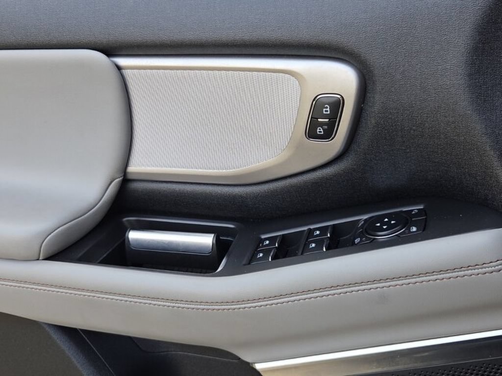 Used 2025 Ford Expedition Active AWD/4WD image 36