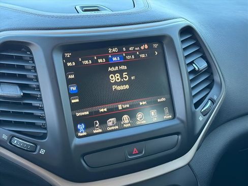 Used 2016 Jeep Cherokee Limited image 25