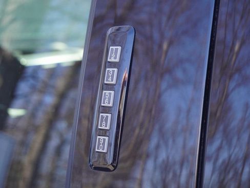 Used 2015 Ford F150 XLT image 9