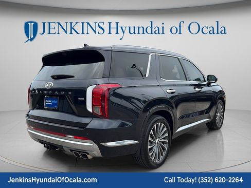Used 2024 Hyundai Palisade Calligraphy AWD/4WD image 3