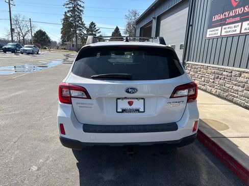 Used 2017 Subaru Outback 2.5i Premium AWD/4WD image 4
