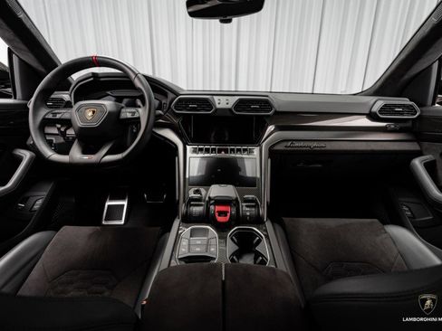 Used 2024 Lamborghini Urus S image 38