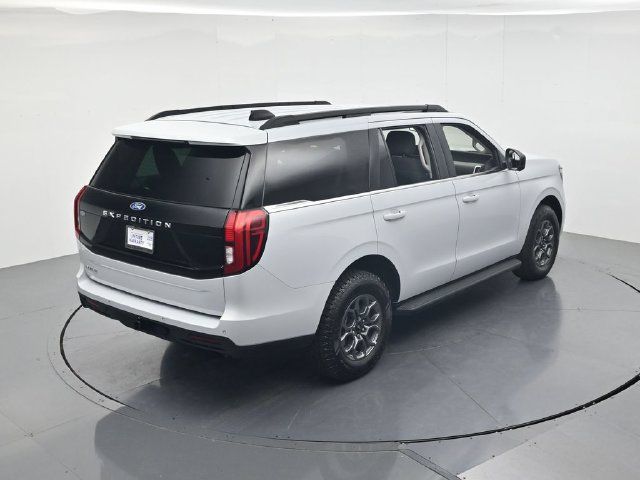 Used 2025 Ford Expedition Active RWD image 43