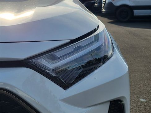 Used 2023 Toyota RAV4 SE image 9