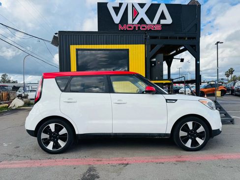Used 2018 Kia Soul + image 4