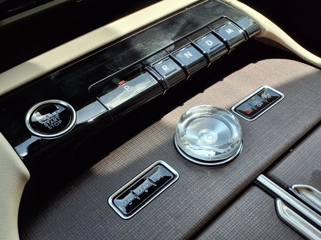 New 2027 Lincoln Navigator Premiere RWD image 13