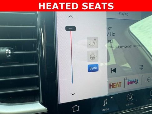 Used 2024 Chrysler Pacifica Touring-L image 16