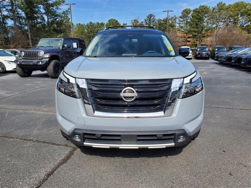 Used 2022 Nissan Pathfinder SL w/ SL Premium Package image 11