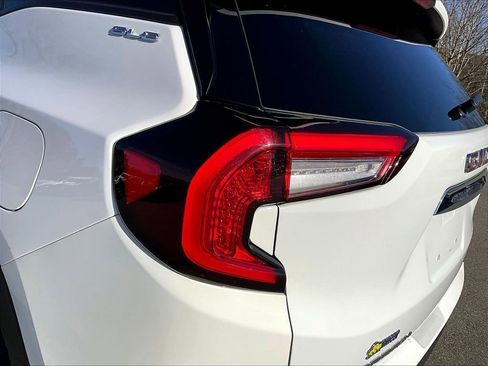 Used 2024 GMC Terrain SLE image 30