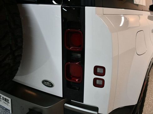 Used 2022 Land Rover Defender 110 X-Dynamic SE AWD/4WD image 15