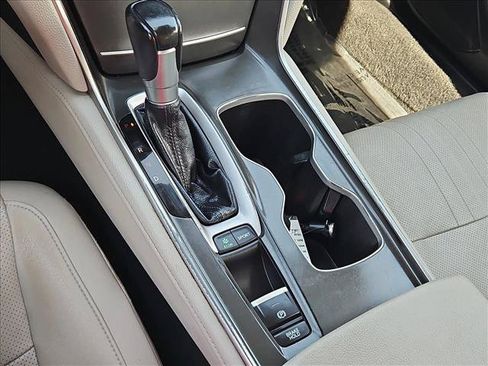 Used 2018 Honda Accord Touring image 12