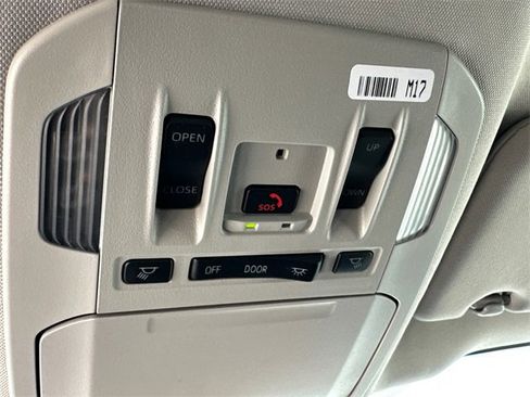 Certified 2024 Toyota Highlander XLE image 34