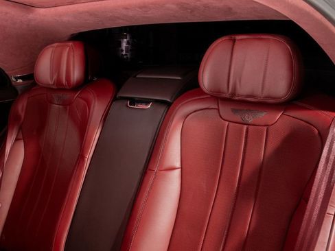 Used 2023 Bentley Flying Spur V8 image 21