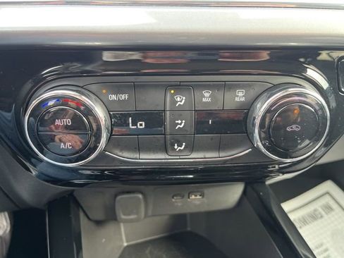 Used 2025 Chevrolet Trax LT image 18