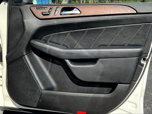 Used 2015 Mercedes-Benz ML 63 AMG 4MATIC image 22