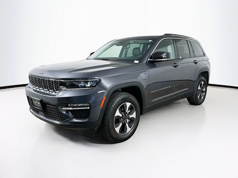 Used 2023 Jeep Grand Cherokee 4WD 4xe image 3