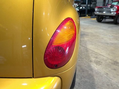 Used 2002 Chrysler PT Cruiser Limited FWD image 36