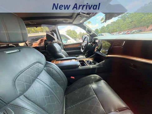 Used 2022 Jeep Grand Wagoneer Series III w/ Rear Seat Video Group 1 AWD/4WD image 3