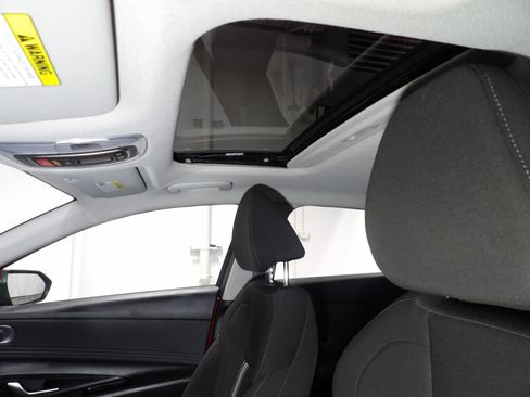 Used 2024 Hyundai Elantra SEL w/ Convenience Package FWD image 11