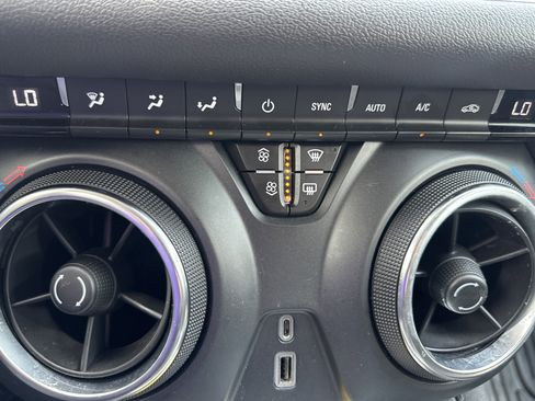 Used 2022 Chevrolet Blazer LT AWD/4WD image 19