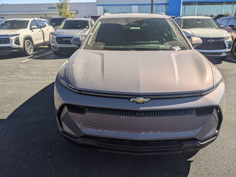 New 2026 Chevrolet Equinox EV LT image 2