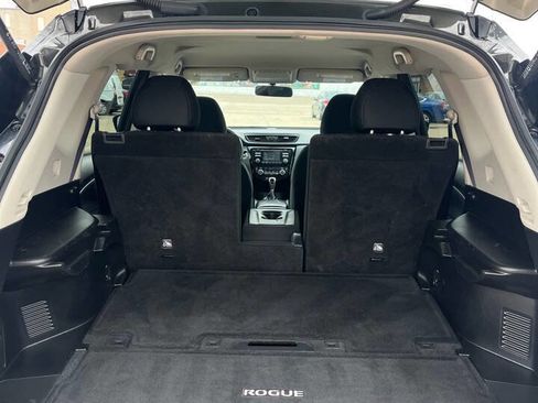 Used 2017 Nissan Rogue SV image 30