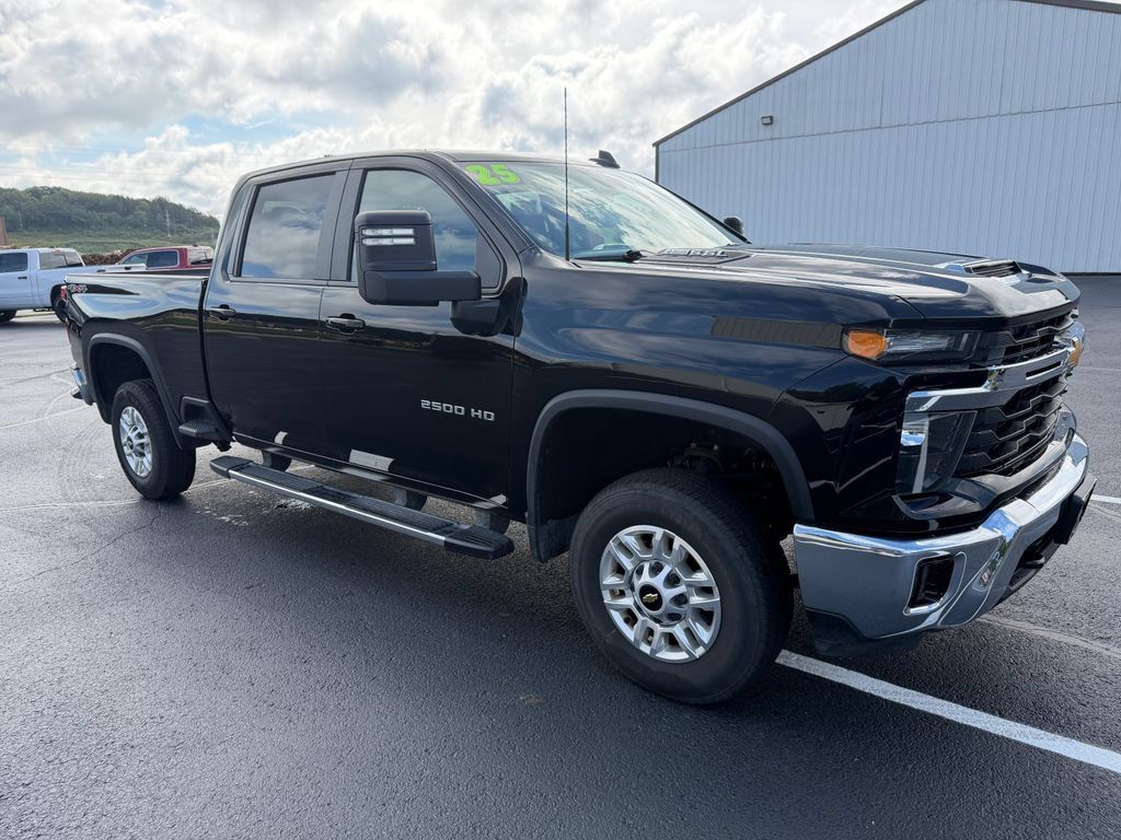 Used 2025 Chevrolet Silverado 2500 LT w/ Convenience Package AWD/4WD image 3