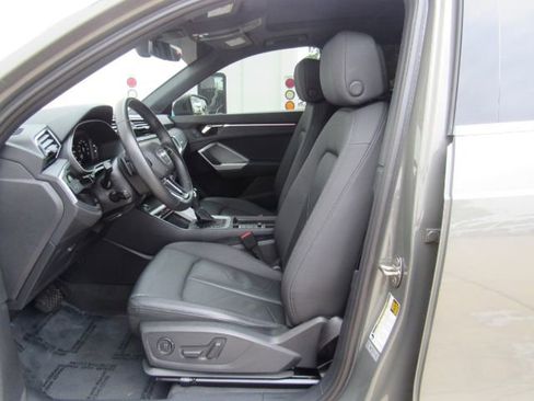 Used 2022 Audi Q3 2.0T Premium Plus w/ Premium Plus Package image 16