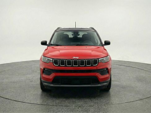 Used 2025 Jeep Compass Limited AWD/4WD image 2