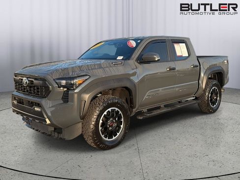 Certified 2025 Toyota Tacoma TRD Off-Road w/ TRD Off Road Upgrade Package AWD/4WD image 2